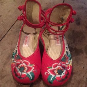 NWOT Chinese Red Embroidered Shoes (8.5)